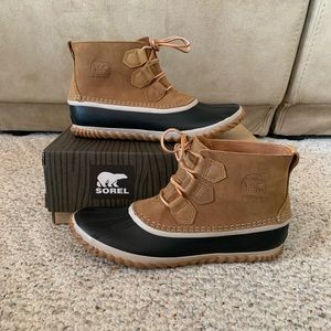 Sorel Women's Out N About Leather Boots size 8.5